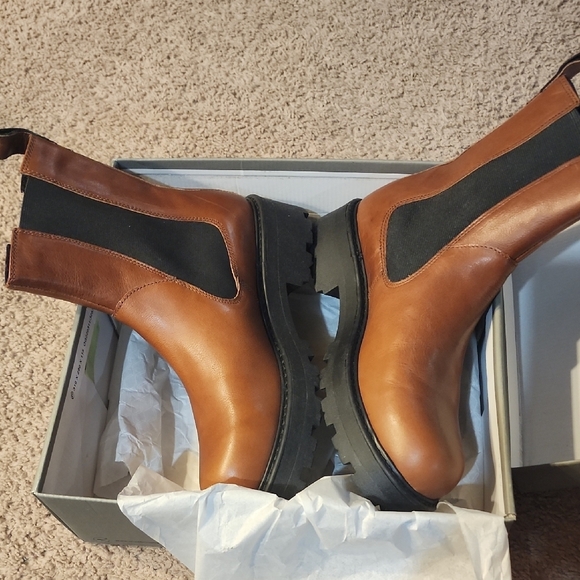 Vagabond Brown Ankle Boots - Picture 2 of 5